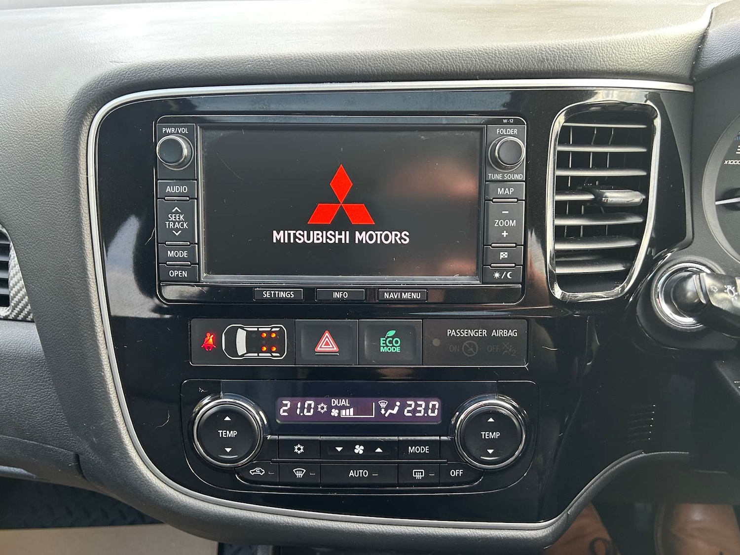 Used Mitsubishi Outlander 2014 for sale - 76356036: Photo 31