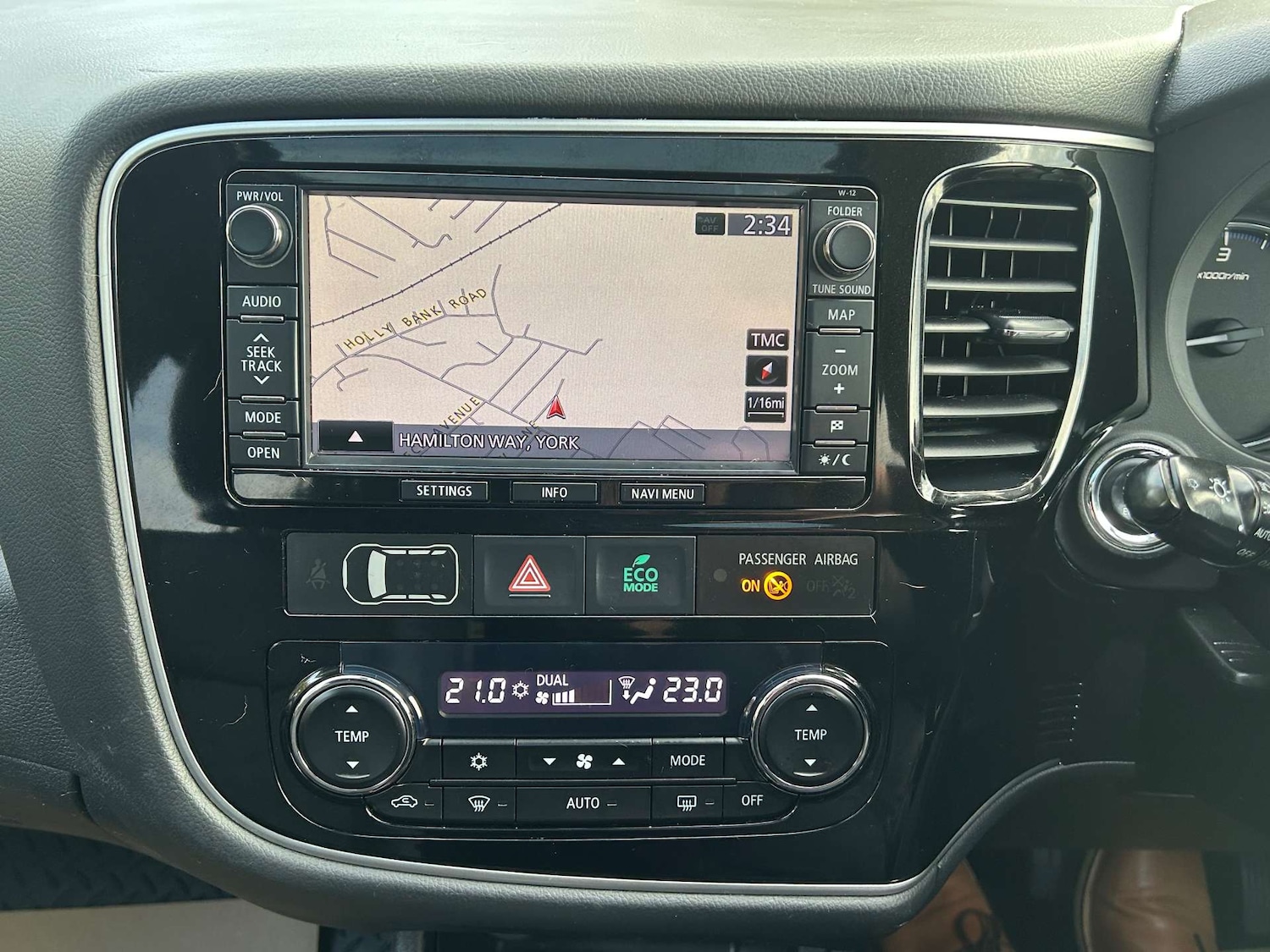 Used Mitsubishi Outlander 2014 for sale - 76356036: Photo 32