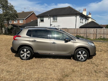 Used Peugeot 2008 2015 for sale - 79408884: Photo