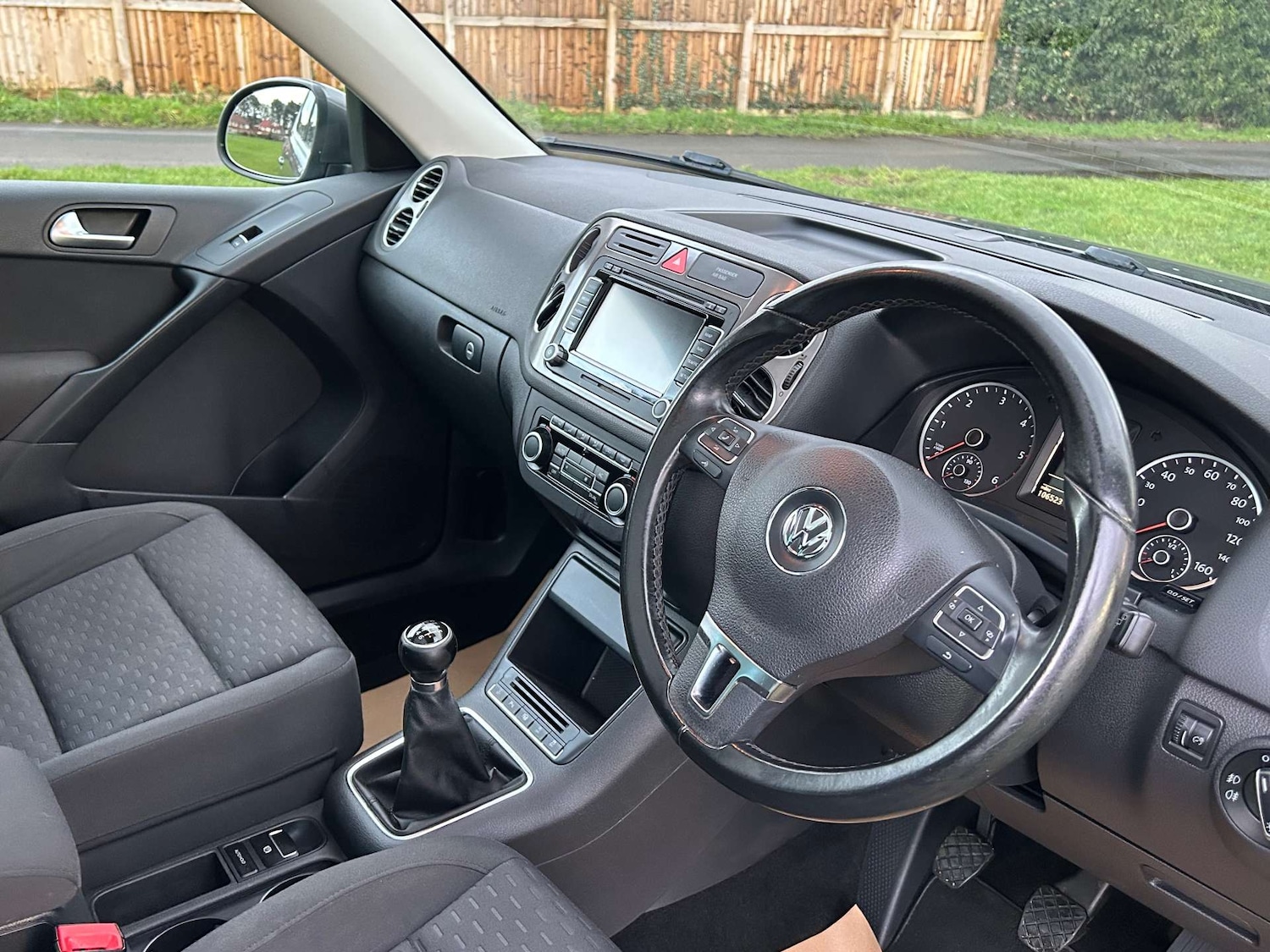 Used Volkswagen Tiguan 2011 for sale - 78108341: Photo 24