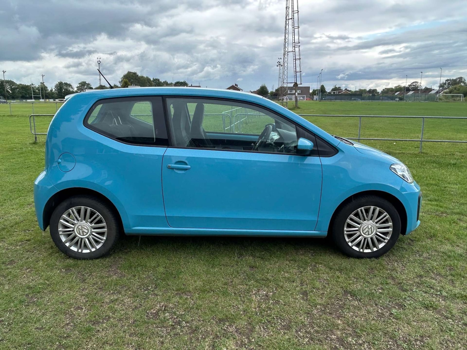 Used Volkswagen up! 2016 for sale - 76600739: Photo 4