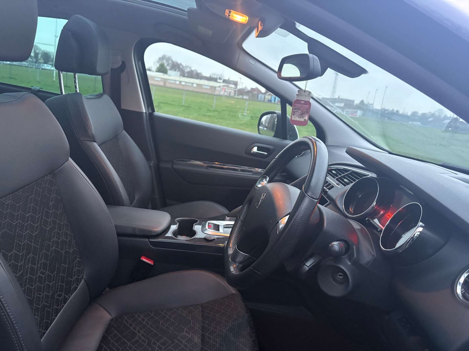 Used Peugeot 3008 2015 for sale - 77035668: Photo 10