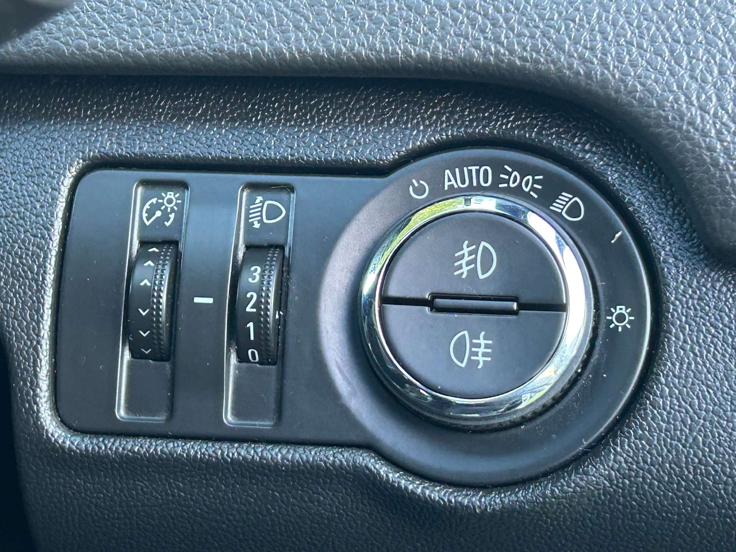 Used Vauxhall Insignia 2015 for sale - 76363882: Photo 36