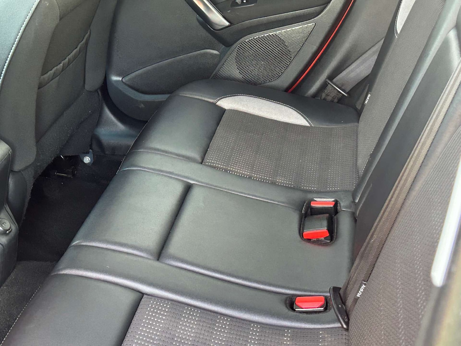 Used Peugeot 2008 2015 for sale - 76983879: Photo 28