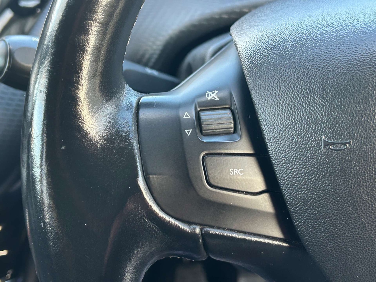 Used Peugeot 2008 2015 for sale - 76983879: Photo 34