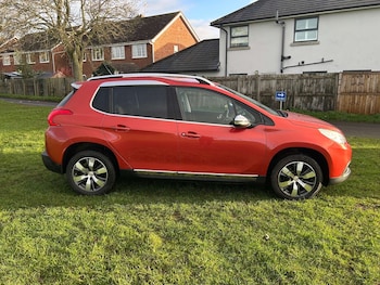Used Peugeot 2008 2015 for sale - 76983879: Photo