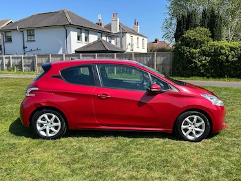 Used Peugeot 208 2015 for sale - 78456279: Photo
