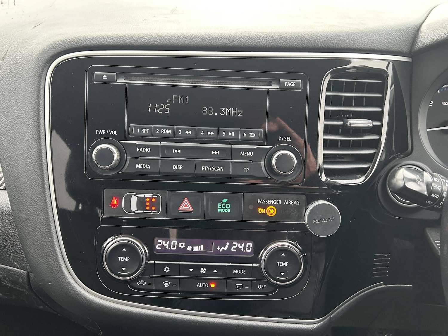 Used Mitsubishi Outlander 2015 for sale - 77303958: Photo 37