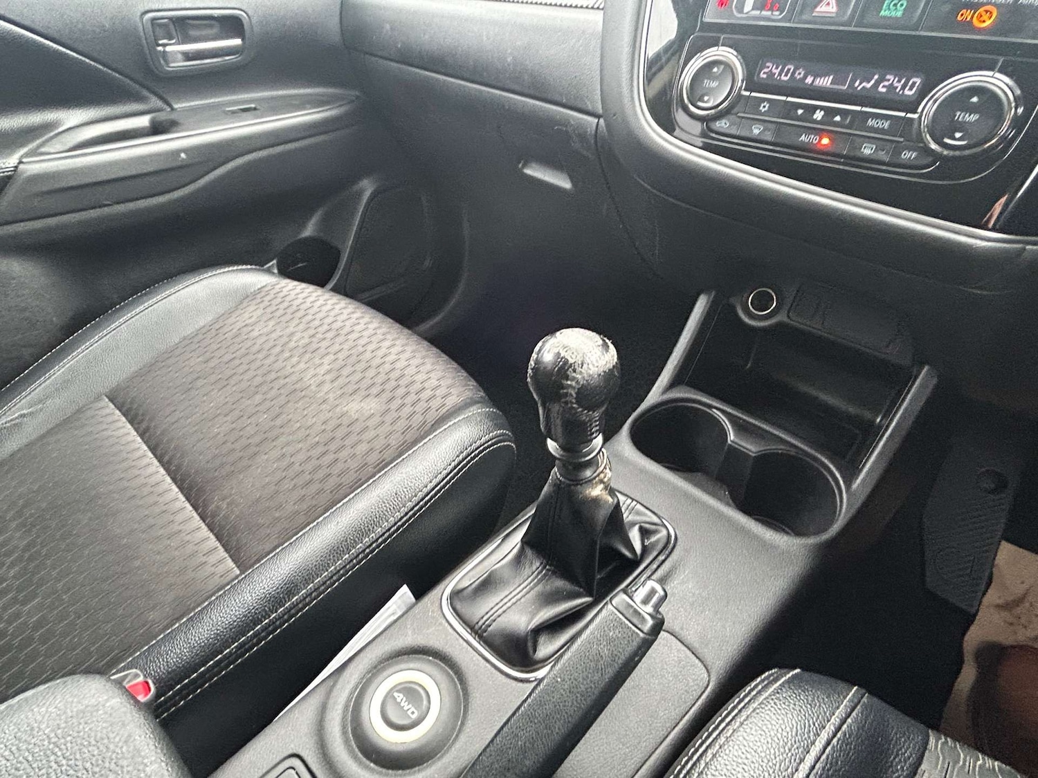 Used Mitsubishi Outlander 2015 for sale - 77303958: Photo 38