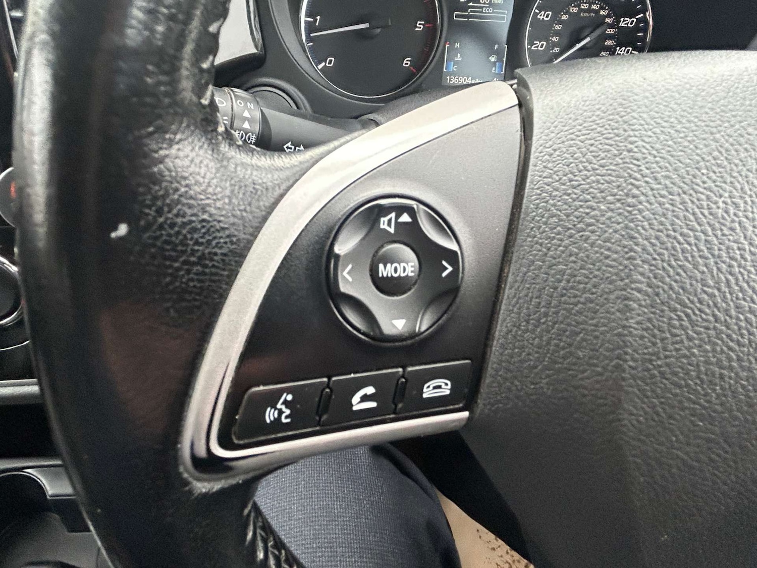 Used Mitsubishi Outlander 2015 for sale - 77303958: Photo 40