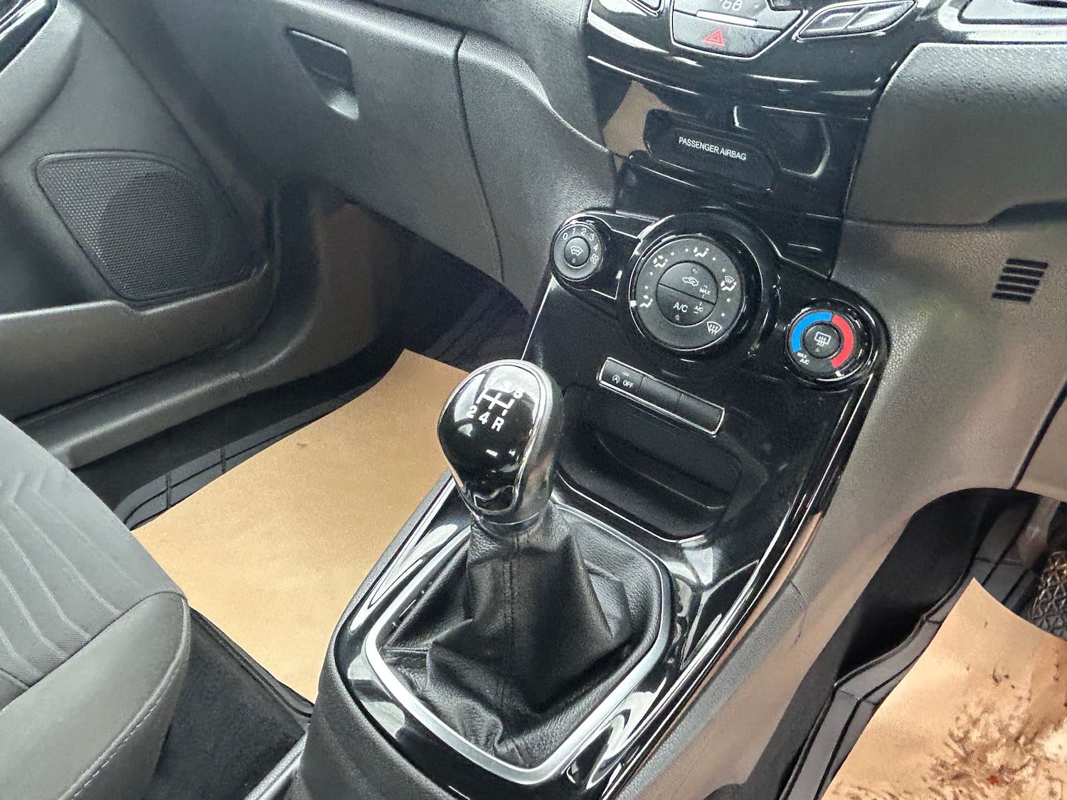 Used Ford Fiesta 2015 for sale - 76416852: Photo 33