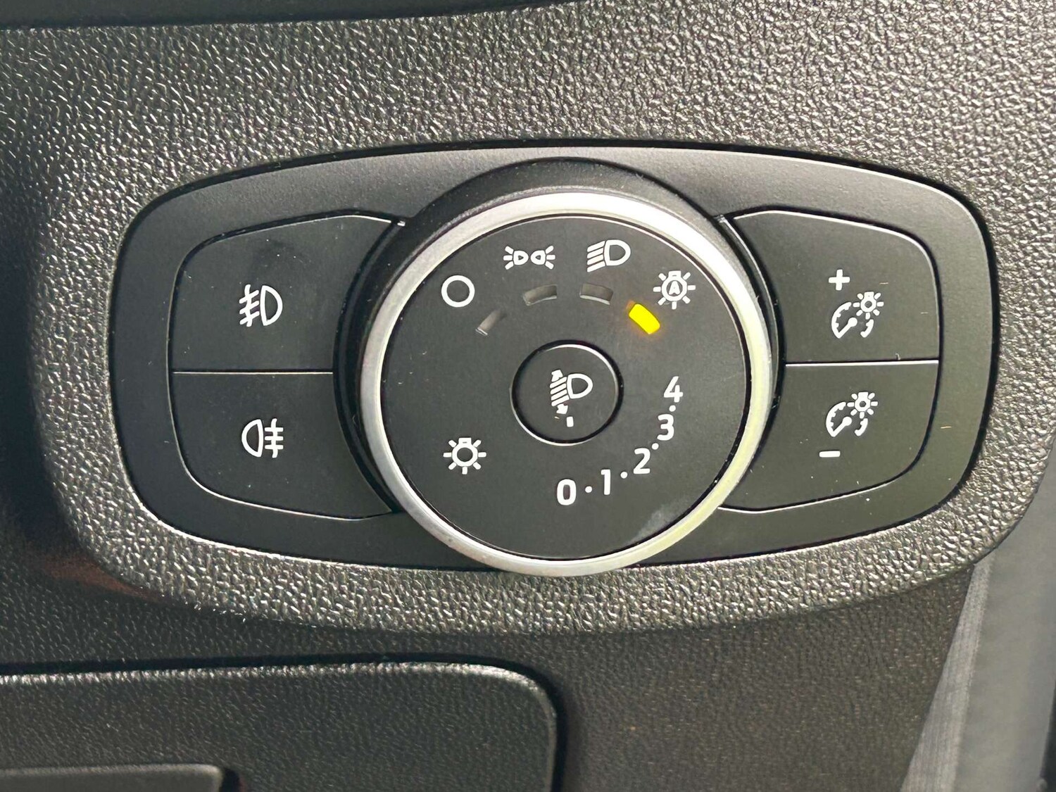 Used Ford Fiesta 2018 for sale - 77903084: Photo 35