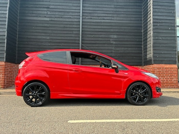 Used Ford Fiesta 2016 for sale - 79301610: Photo