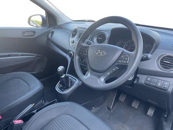 Used Hyundai i10 2017 for sale - 77910517: Photo