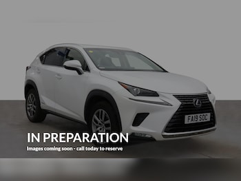 2019 - 300H Premium 5-Door