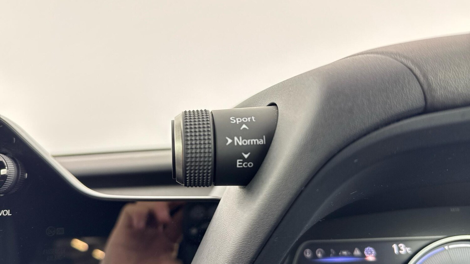 Used Lexus UX 2024 for sale - 77440529: Photo 23