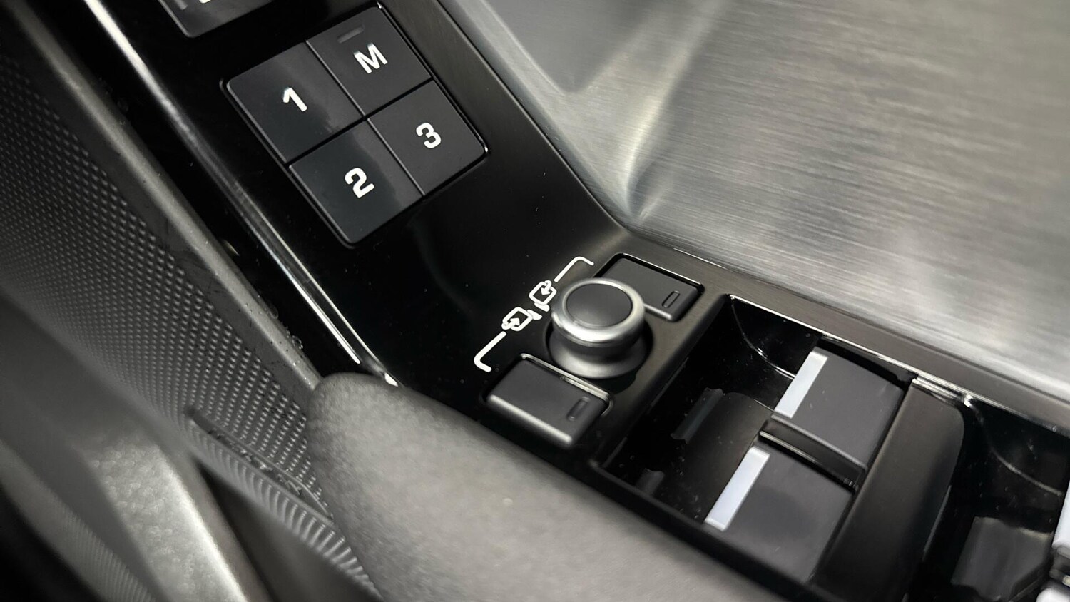 Used Land Rover Range Rover Velar 2023 for sale - 78047497: Photo 38