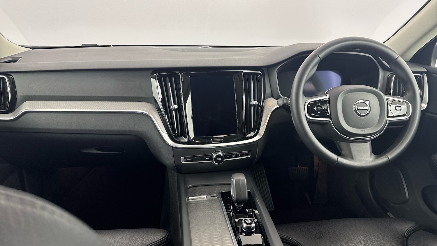 Used Volvo V60 2023 for sale - 75982127: Photo 11