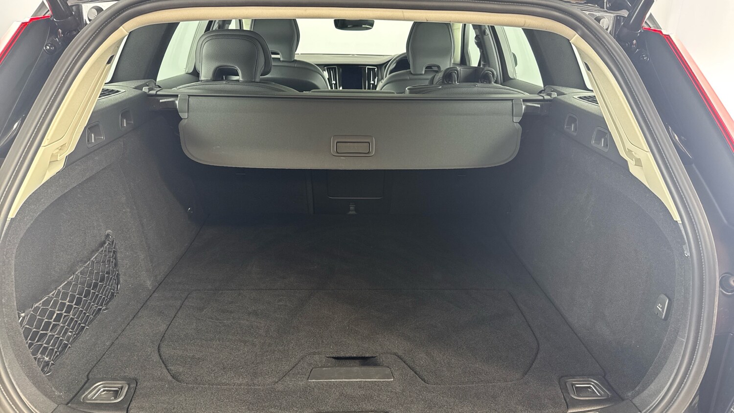 Used Volvo V60 2023 for sale - 75982127: Photo 15
