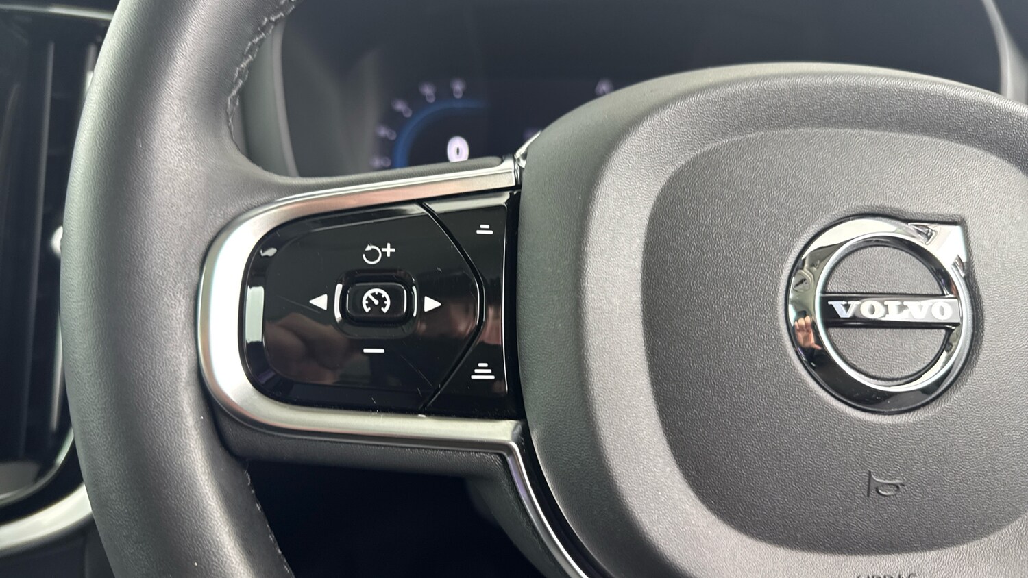 Used Volvo V60 2023 for sale - 75982127: Photo 21