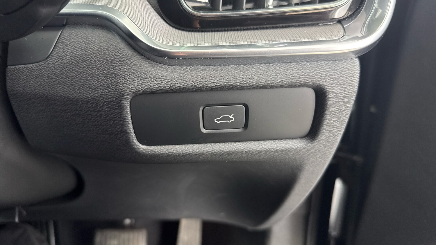 Used Volvo V60 2023 for sale - 75982127: Photo 25