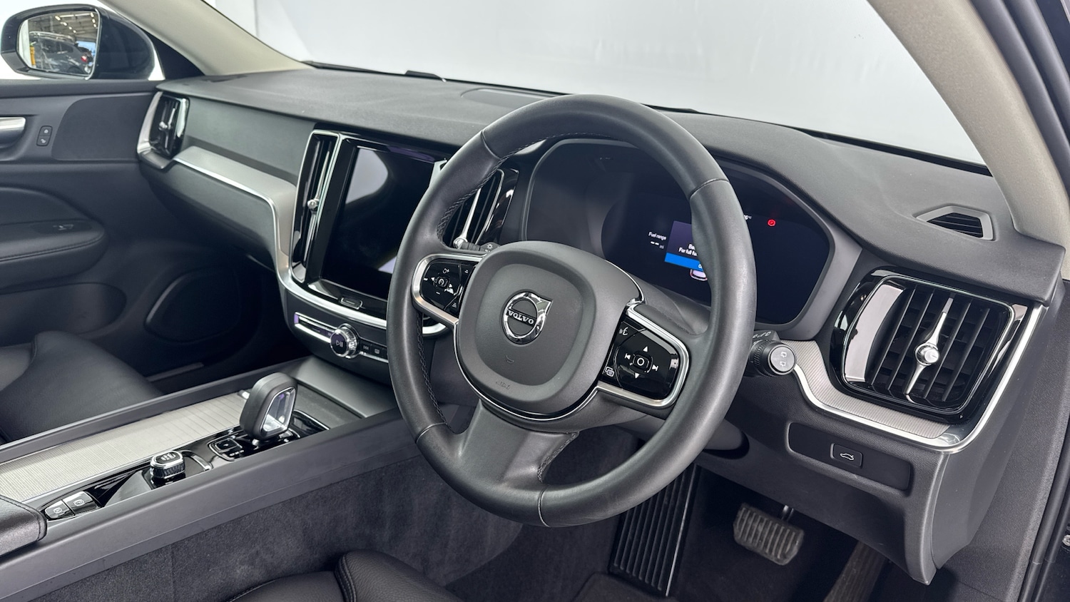 Used Volvo V60 2023 for sale - 75982127: Photo 45
