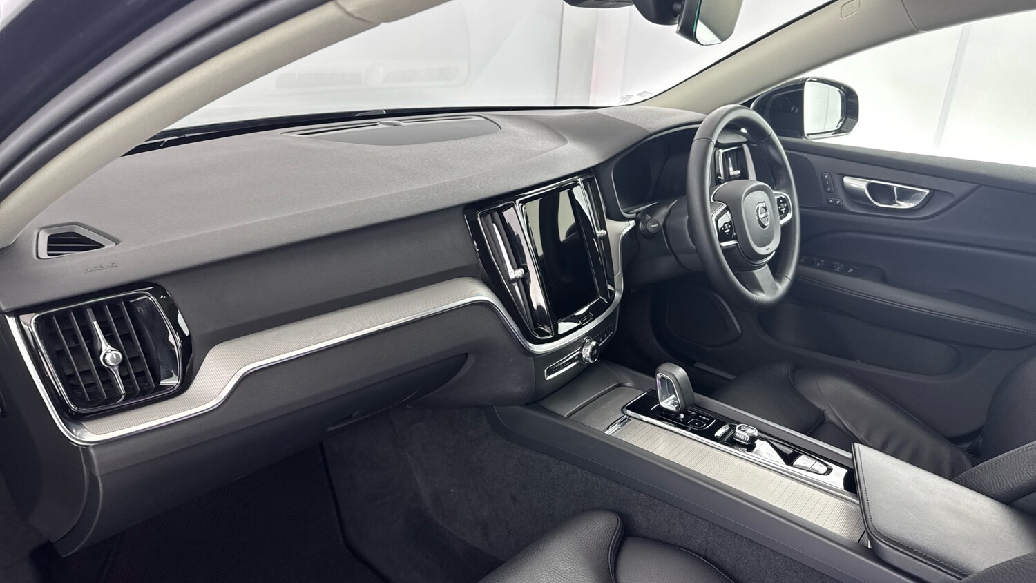 Used Volvo V60 2023 for sale - 75982127: Photo 9