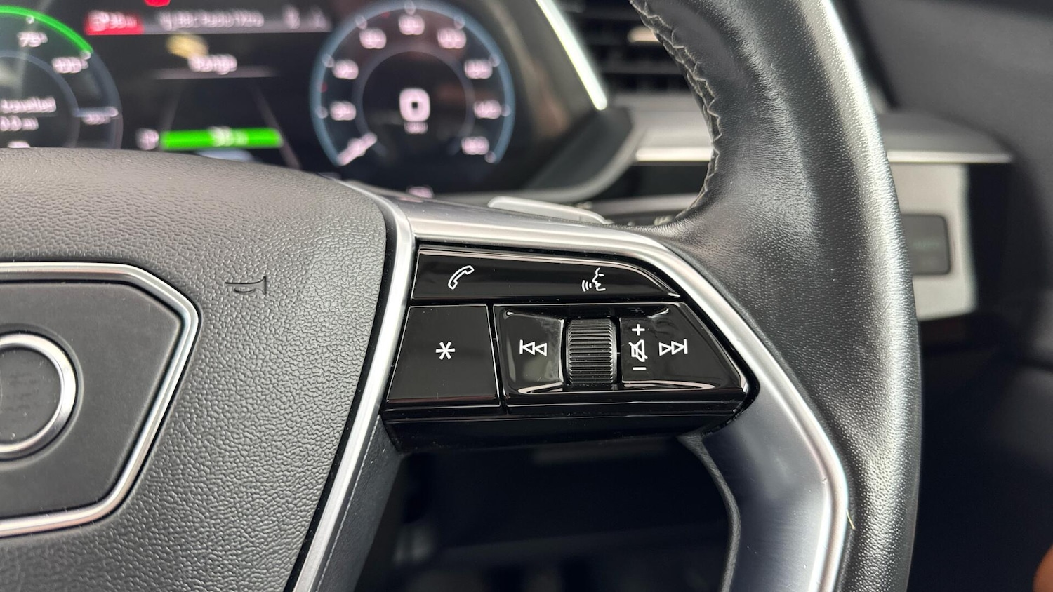 Used Audi Q8 e-tron 2023 for sale - 77330480: Photo 19