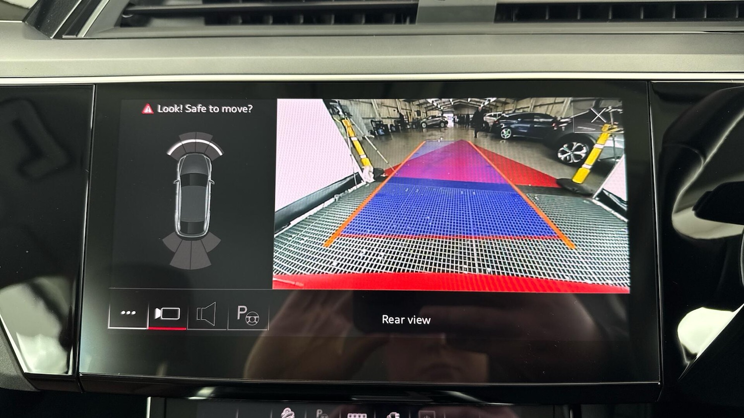 Used Audi Q8 e-tron 2023 for sale - 77330480: Photo 27