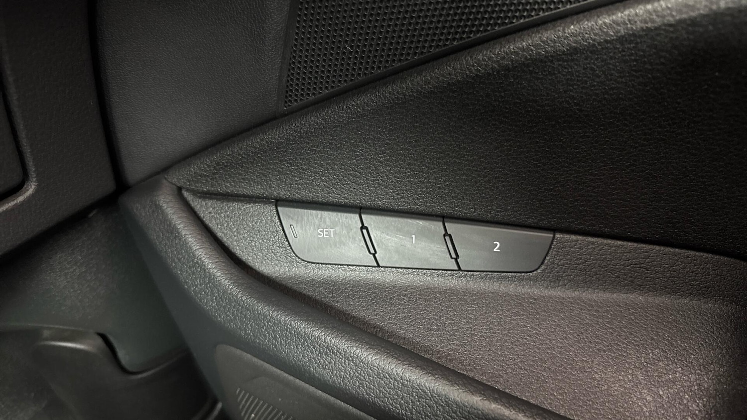 Used Audi Q8 e-tron 2023 for sale - 77330480: Photo 31