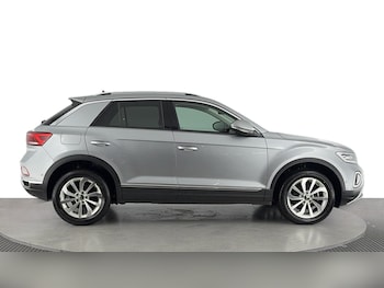 Used Volkswagen T-Roc 2024 for sale - 76040346: Photo 3