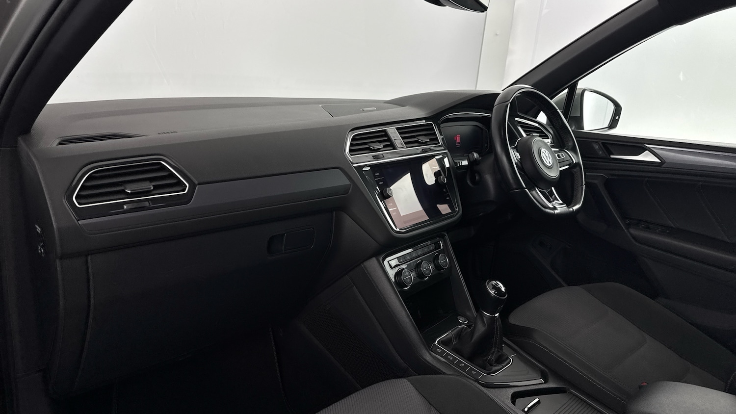 Used Volkswagen Tiguan 2019 for sale - 76057604: Photo 45