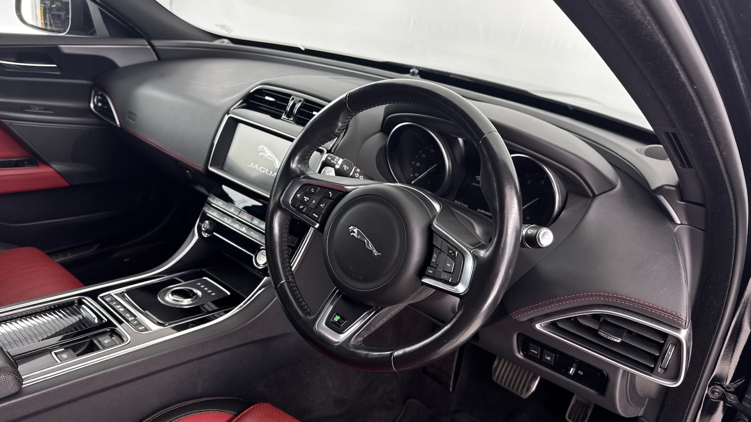 Used Jaguar XE 2018 for sale - 76102643: Photo 10