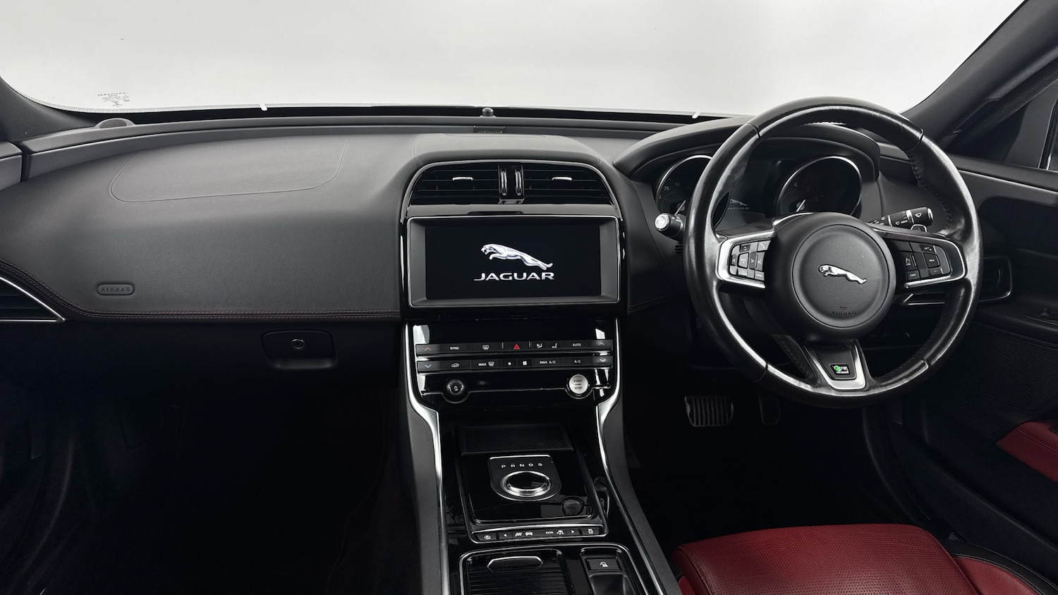 Used Jaguar XE 2018 for sale - 76102643: Photo 11