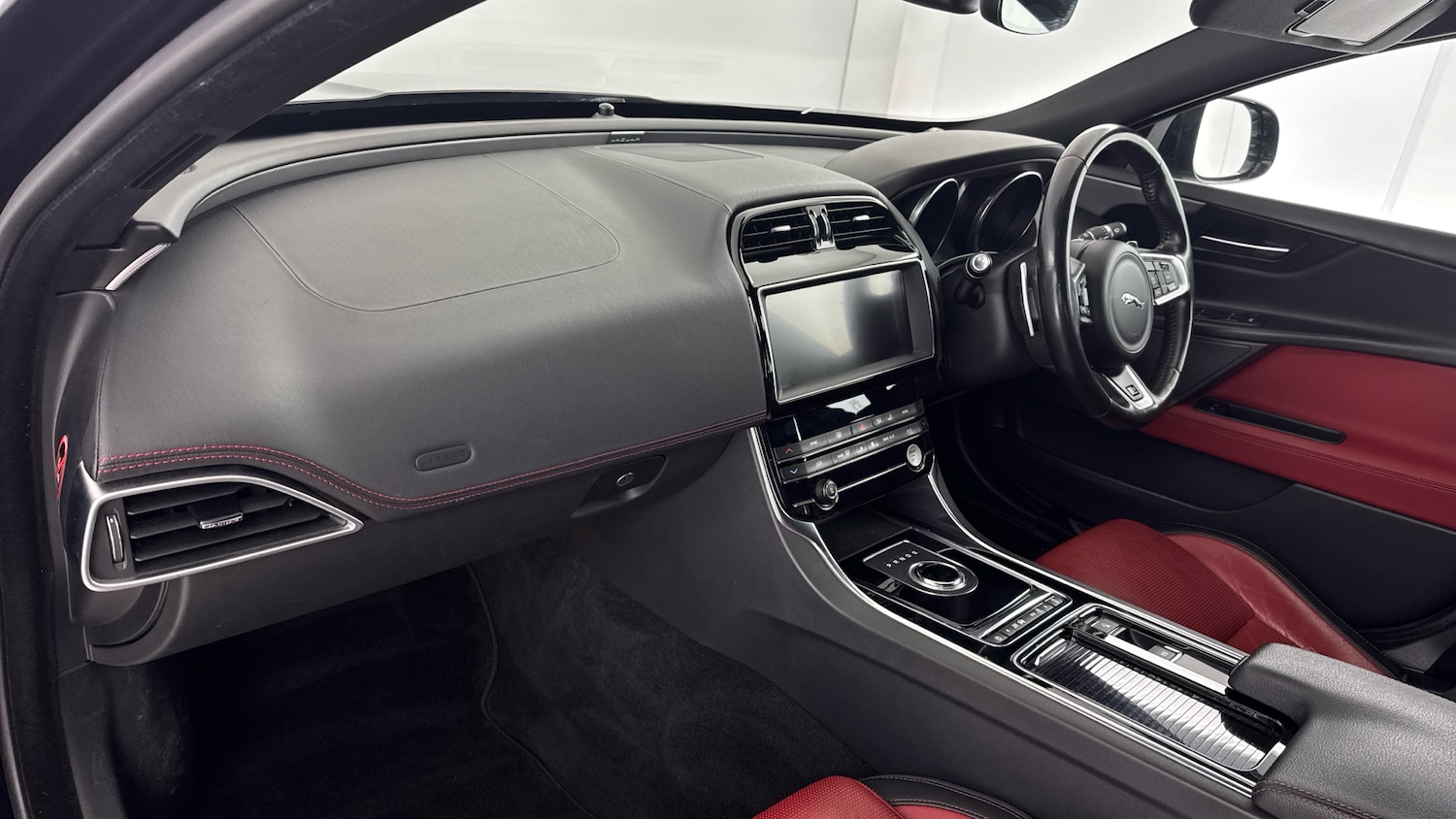 Used Jaguar XE 2018 for sale - 76102643: Photo 44