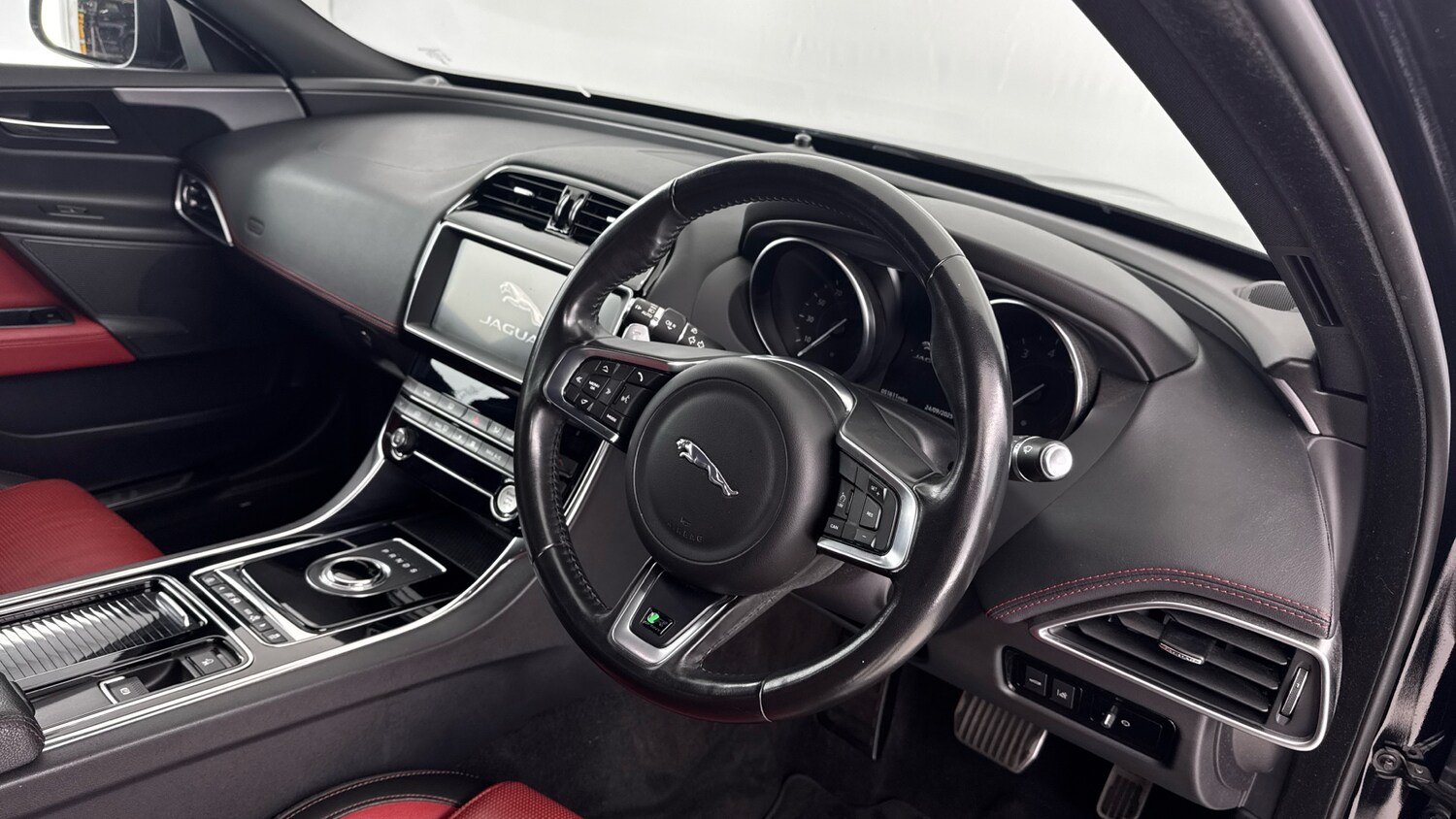 Used Jaguar XE 2018 for sale - 76102643: Photo 45