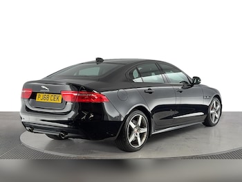 Used Jaguar XE 2018 for sale - 76102643: Photo 4