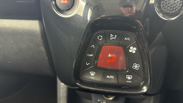 Used Toyota AYGO 2015 for sale - 76224762: Photo 19