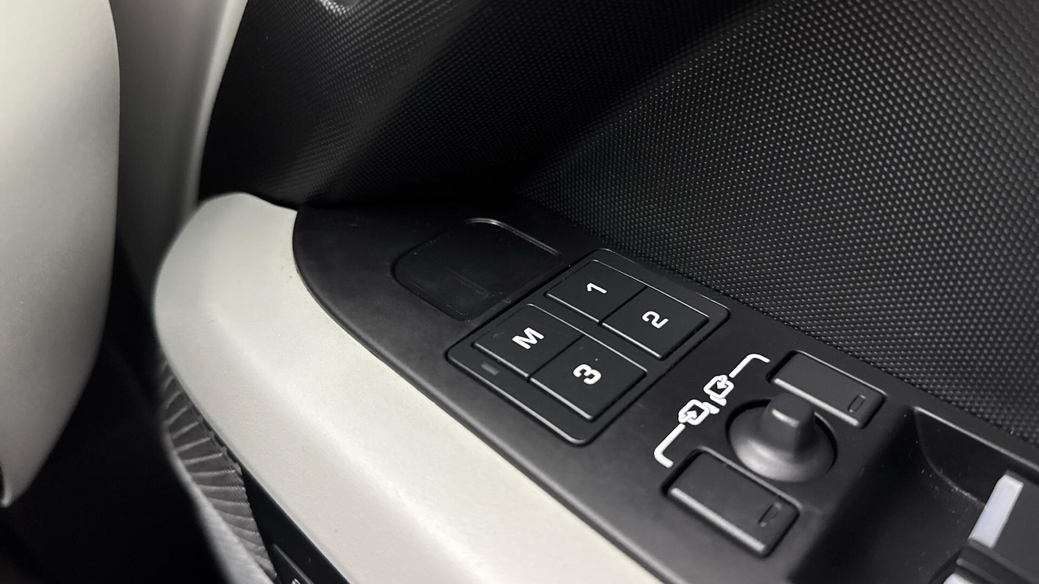 Used Land Rover Defender 130 2024 for sale - 77387768: Photo 32