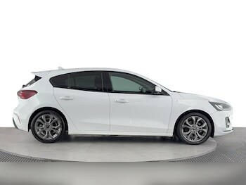 Used Ford Focus 2023 for sale - 76010890: Photo 3