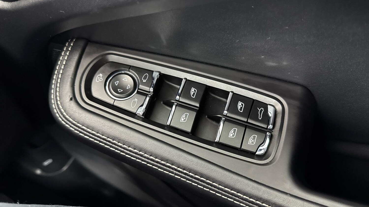 Used Porsche Macan 2023 for sale - 78099816: Photo 27