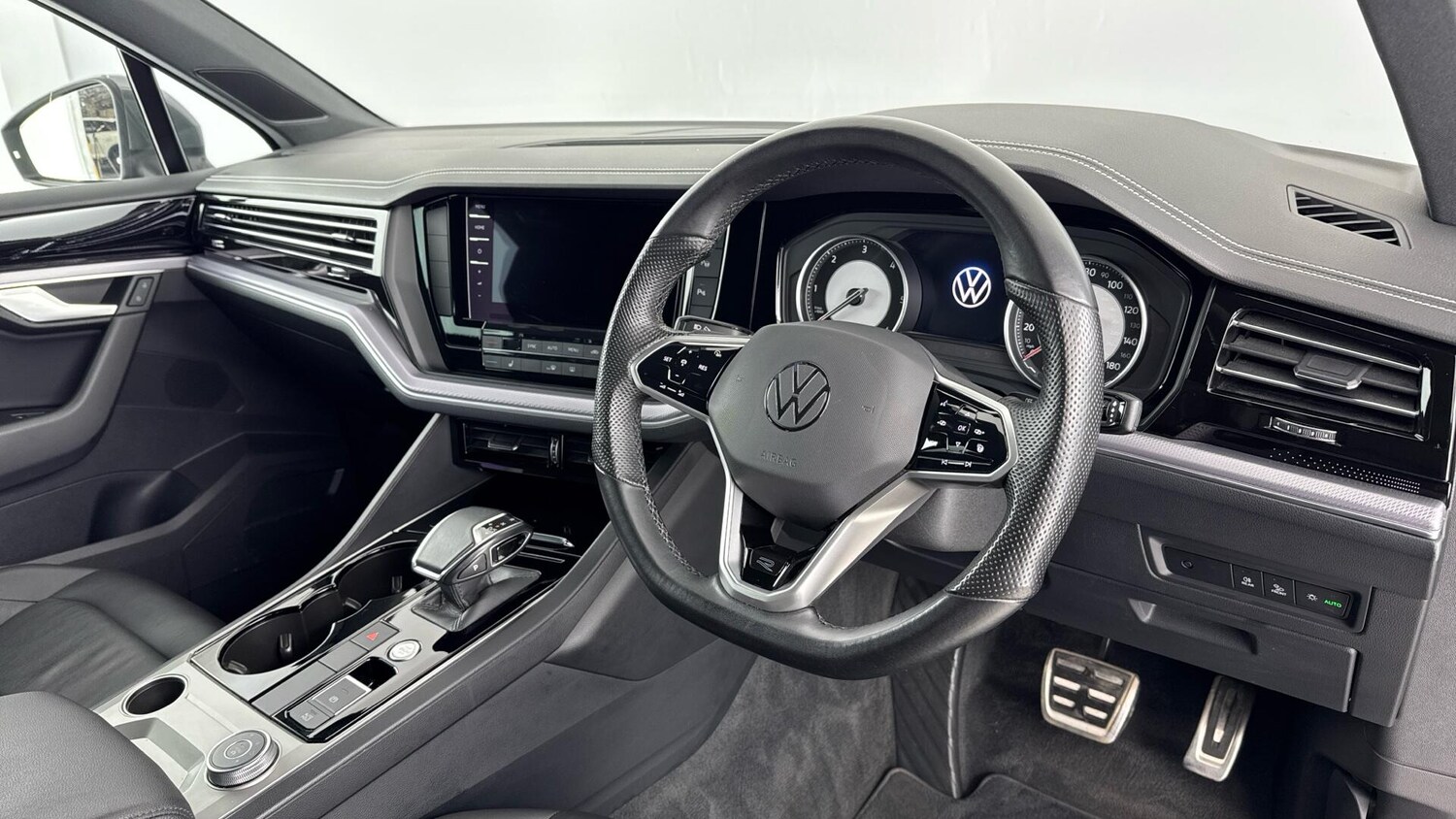 Used Volkswagen Touareg 2023 for sale - 77970637: Photo 10