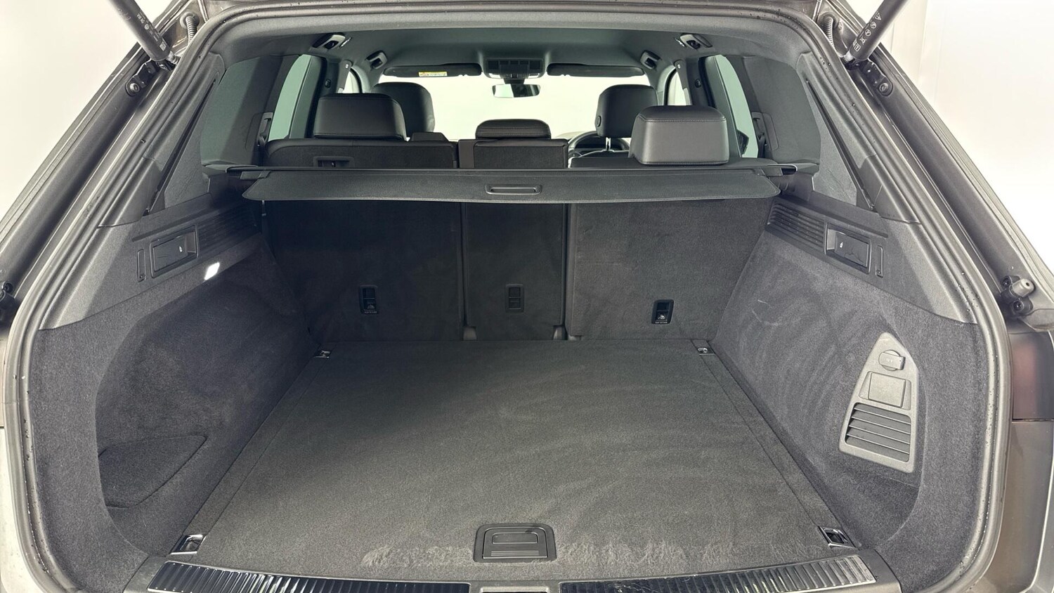 Used Volkswagen Touareg 2023 for sale - 77970637: Photo 15