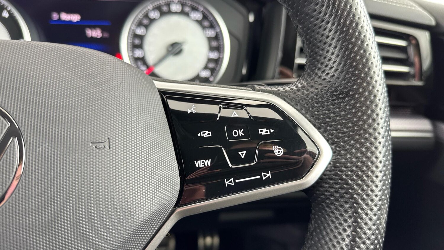 Used Volkswagen Touareg 2023 for sale - 77970637: Photo 21