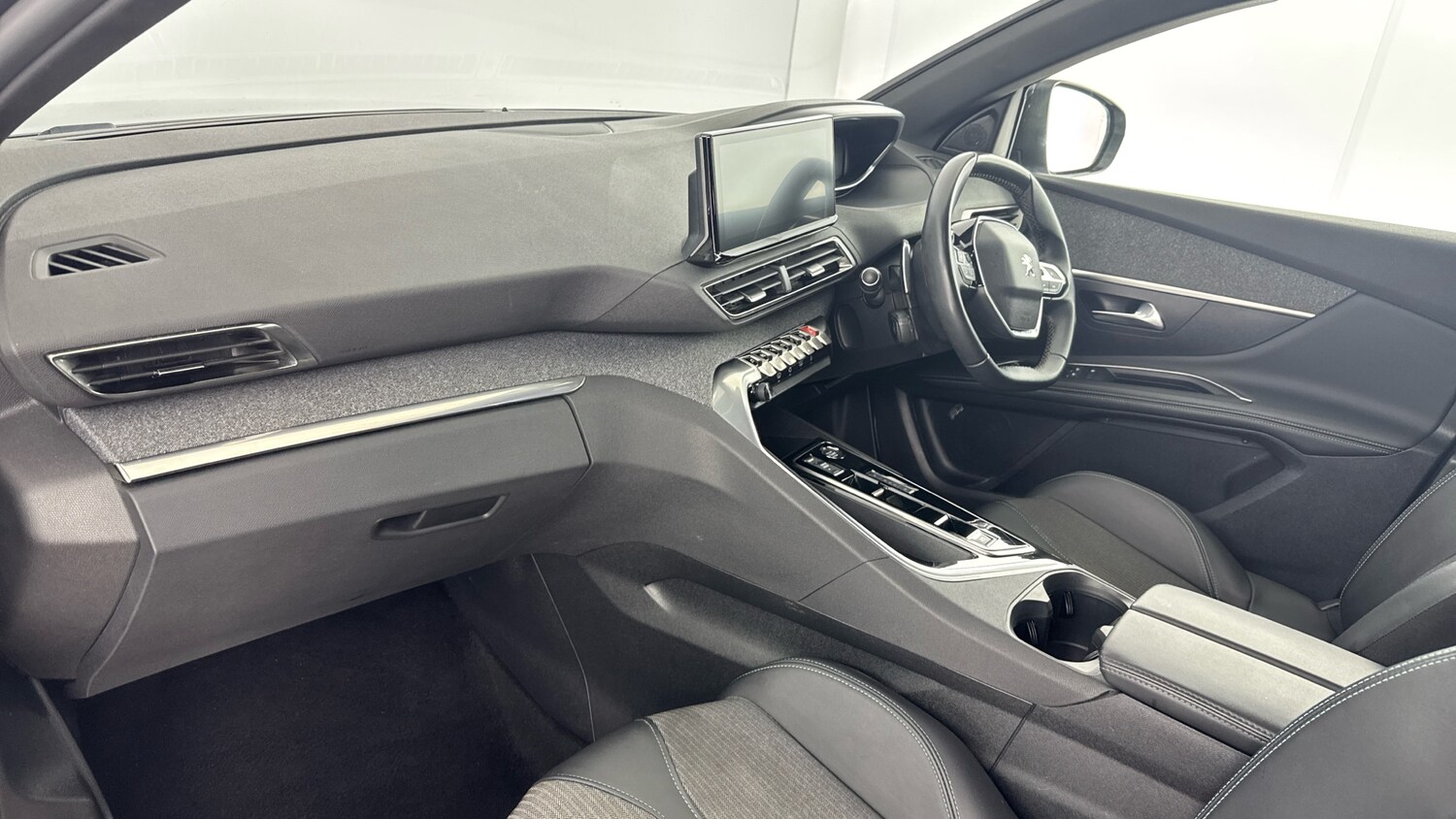 Used Peugeot 3008 2023 for sale - 76030034: Photo 44