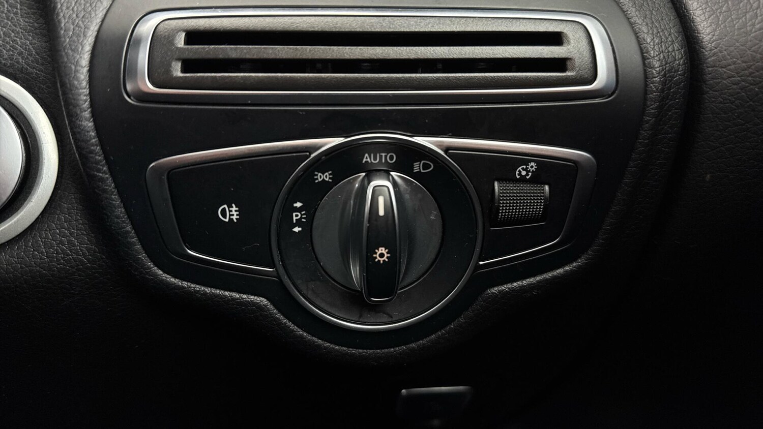 Used Mercedes-Benz GLC 2017 for sale - 77939863: Photo 24