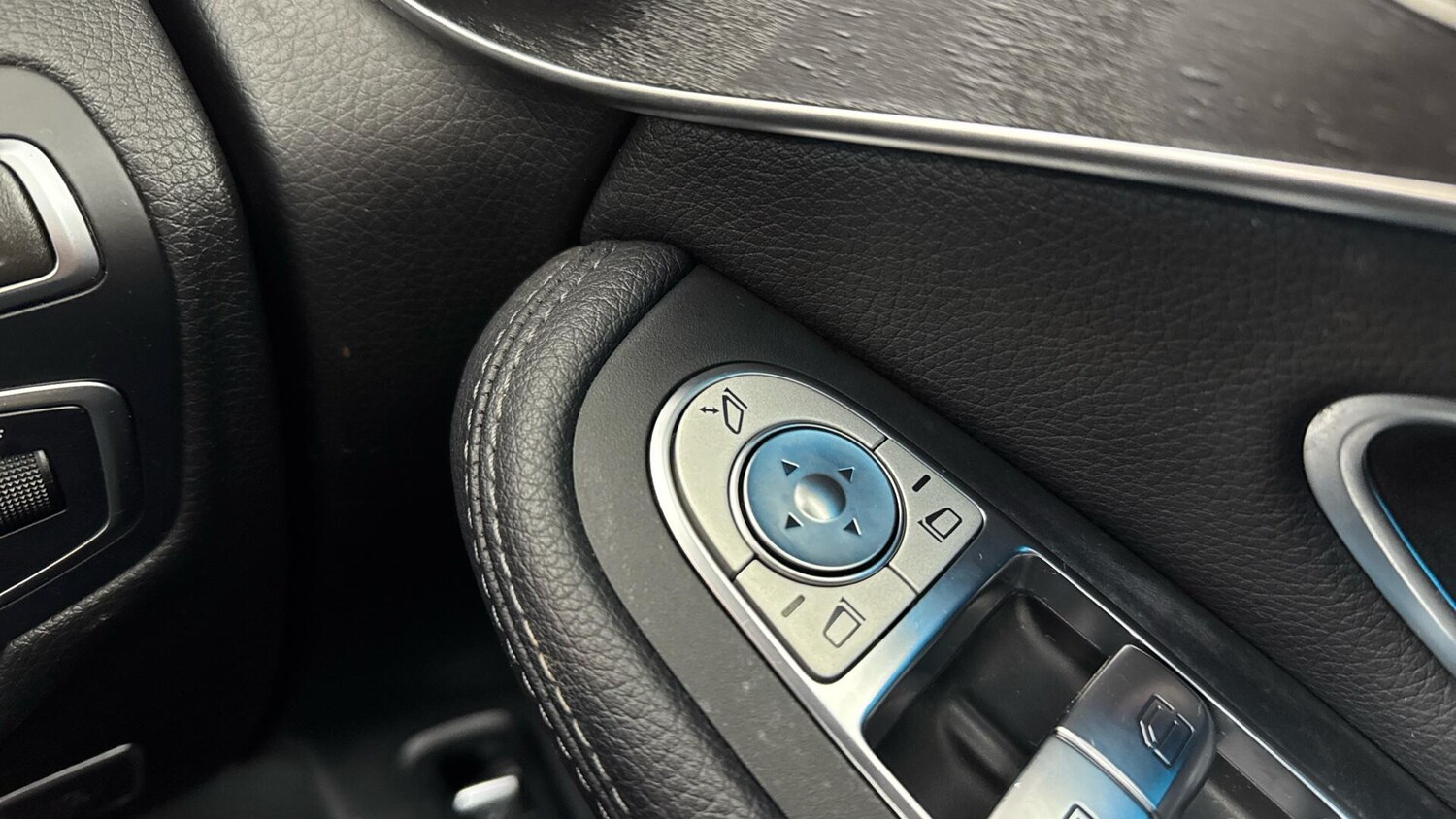 Used Mercedes-Benz GLC 2017 for sale - 77939863: Photo 30