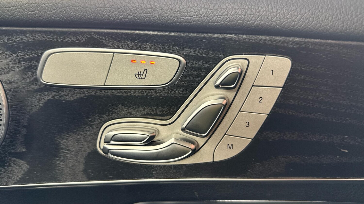 Used Mercedes-Benz GLC 2017 for sale - 77939863: Photo 32