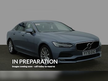 2020 - T4 Momentum Plus 4-Door