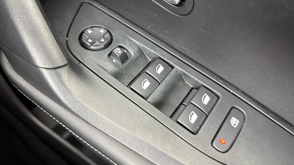 Used Peugeot 2008 2023 for sale - 76040353: Photo 57